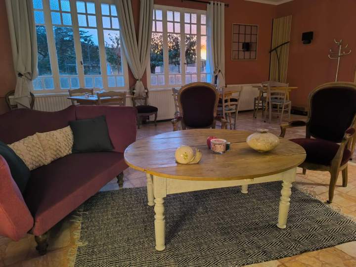 Salon vu depuis cheminée